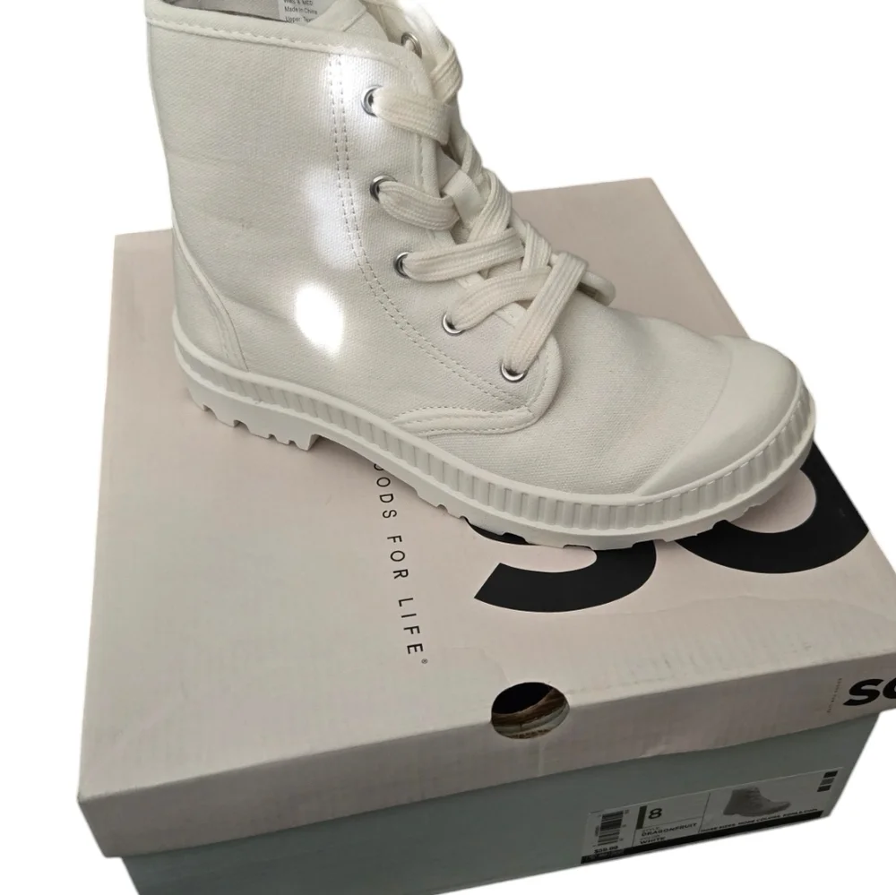 NIB SO Dragonfruit combat style boots
